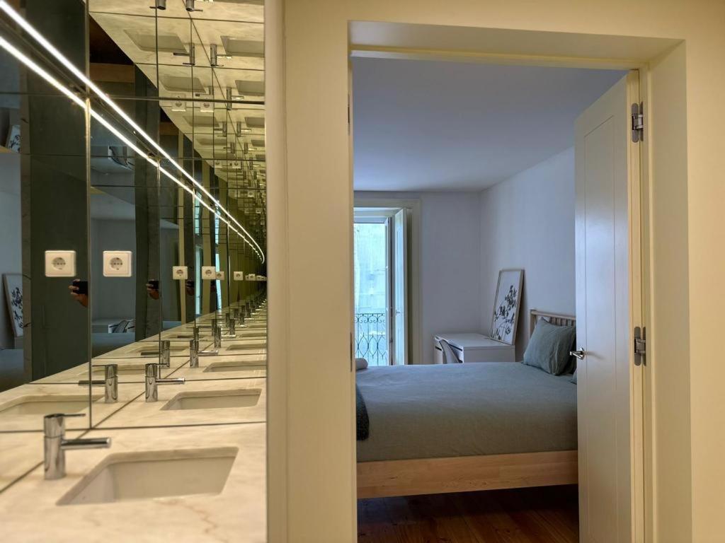 Central Bedroom In Shared House In Chiado - Historic Center Of Lissabon Buitenkant foto